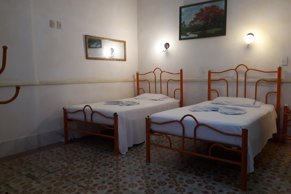 Habitación con dos camas