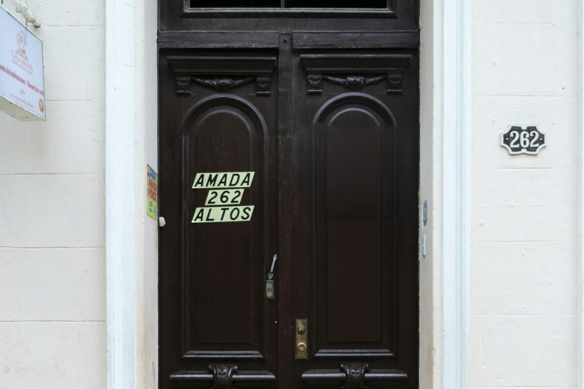 Puerta de acceso a Casa Amada